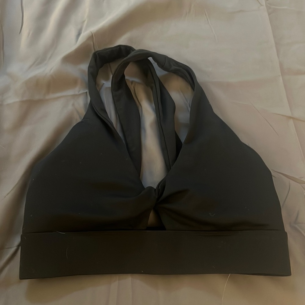 Fabletics Oasis Twist Sports Bra